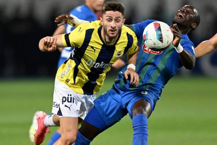 <p>25 yaşındaki futbolcu için Marsilya, Leverkusen ve Dortmund'un teklifleri olduğu ancak sarı-lacivertlilerin bu teklifleri reddettiği belirtildi.</p>