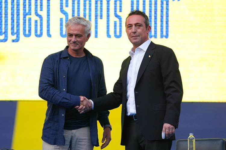 <p>Fenerbahçe'nin Szymanski için Napoli, Valencia ve Fiorentina'dan gelen teklifleri reddettiği öne sürüldü.</p>