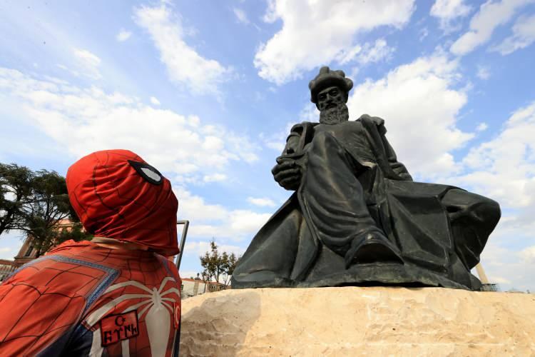 <p>Edirne'nin tarihi yapılarına da hayran kaldığını anlatan Koç, Selimiye Camisi, tarihi köprüler ve tadına baktığı tava ciğeri çok beğendiğini dile getirdi.</p>