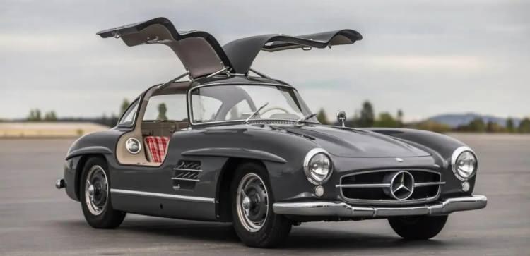 <p>Martı kanat kapılarıyla geleceğe kanatlanan Mercedes 300SL</p>
