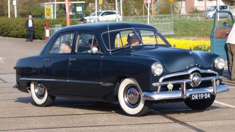 <p>Ford'u büyüklükten devliğe getiren 1949 Ford</p>
