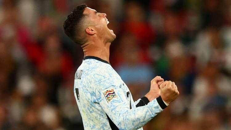 <p>Cristiano Ronaldo / 900<br />
<br />
- Portekiz</p>
