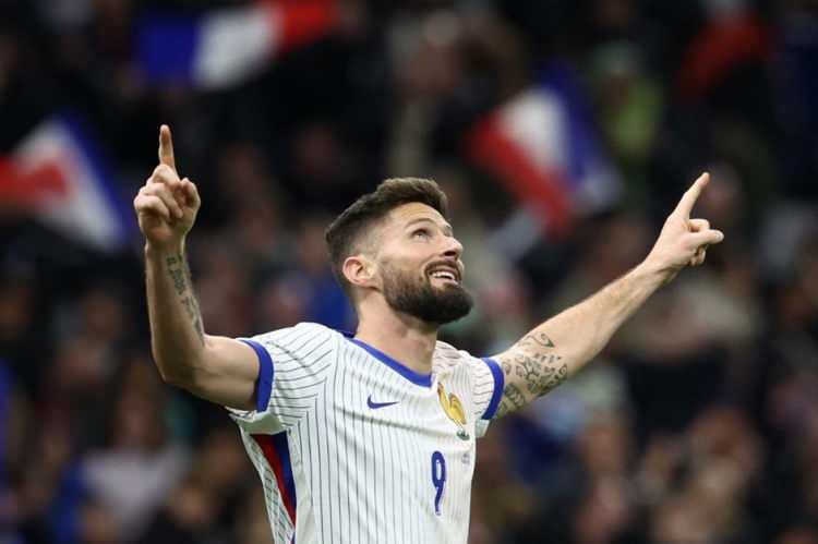 <p>Giroud / 342<br />
<br />
- Fransa</p>