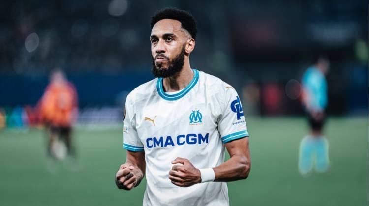 <p>Aubameyang / 365<br />
<br />
- Gabon</p>