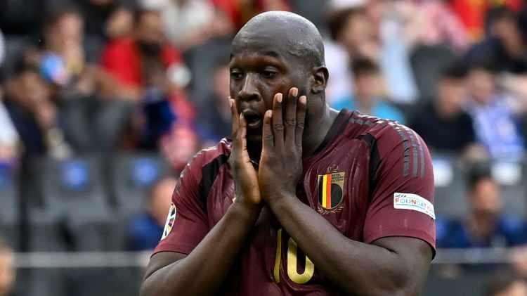 <p>Lukaku / 386<br />
<br />
- Belçika</p>