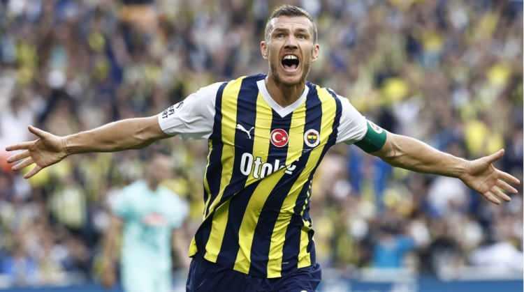 <p>Dzeko / 432<br />
<br />
- Bosna Hersek</p>