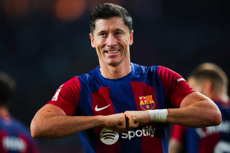 <p>Lewandowski / 673 <br />
<br />
- Polonya</p>
