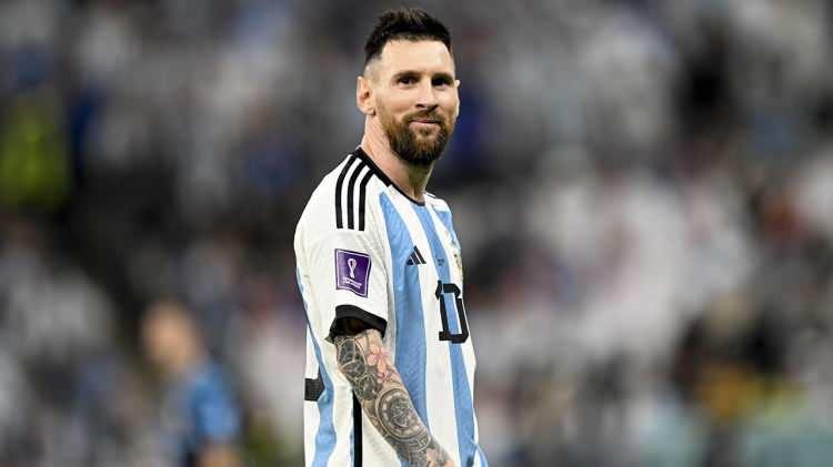 <p>Lionel Messi / 838<br />
<br />
- Arjantin</p>