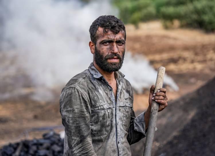 <p><em><strong>"Serinletici kumaşlar pahalı olmamalı. Bu kumaşın maliyeti normal kumaşın maliyetinin üç katı olursa herkesin kullanmasına yetecek kadar üretim yapılamaz" ifadelerini kullanan Houshyar, aşırı sıcaklar karşısında en hassas konumda olan ve serinletme teknolojilerine erişimi en kısıtlı olan kişilerin genelde en yoksullar olduğunu hatırlattı.</strong></em></p>

<p> </p>
