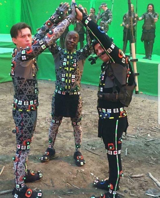 <p>Örümcek Adam (Spider-Man), Savaş Makinesi (War Machine) ve Hulk'un "Avengers: Endgame" filmi kamera arkası görüntüsü</p>