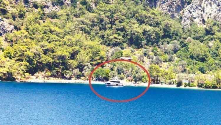 <p>Şahan Gökbakar'ın cennet koydaki arazisi, Bakanlığın Tabiat Varlıklarını Koruma Genel Müdürlüğü'nün 29 Eylül 2014 tarih ve 9644 sayılı oluru ile onaylanmış bu bölge Datça- Bozburun Özel Çevre Koruma Bölgesine ait 'Doğal Karakteri Korunacak Alan' diye tanımlanan sınırlar içinde yer alıyor.</p>
<p> </p>
