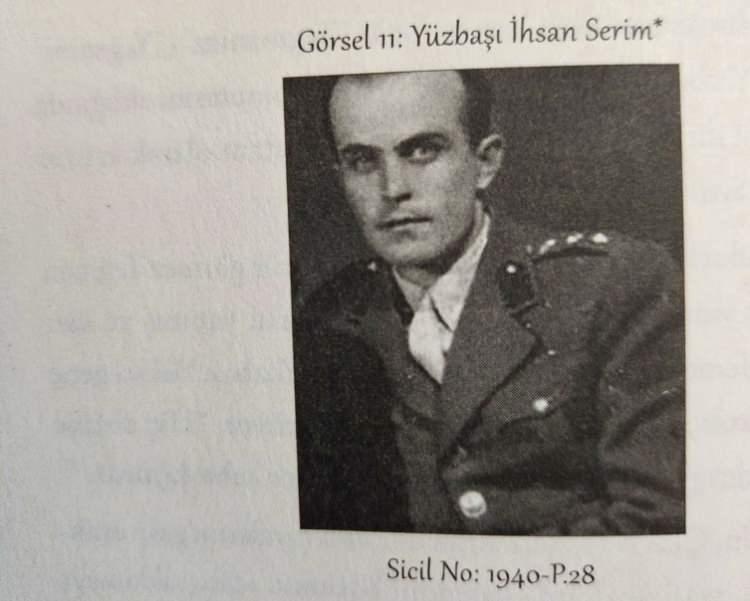 <div>Tam da burada çok kritik bir parantez açıyor Dr. Onur ve sözlerini şöyle tamamlıyor:</div>
<div> </div>
<div>“Bu gerçeğin üstü, 1960lı yıllardan bu yana ABD’li akademisyenler tarafından örtülmeye çalışılıyor. Yüzbaşı İhsan Serim’in dosyasından elde ettiğimiz bilgiler, Amerikalı ve İngiliz esir subayların verdikleri bilgilerle örtüşüyor. Fakat 1955’ten bu yana ABD’de yayımlanan ve birbirini tekrarlayan akademik çalışmalar art niyetli bir şekilde bu bilgileri reddederek, yok sayarak ve çarpıtarak tarihte büyük bir tahrifat yaratıyor.</div>
<div> </div>
<div>Örneğin, ABD’de yayımlanan akademik çalışmalar askeri istihbarat belgelerinin gösterdiğinin aksine, Türk esirlerin komünist endoktrinasyona alınmadıkları, darp edilmedikleri ve işkence görmedikleri, sorguya alınmadıkları gibi iddialar ile dolu.</div>