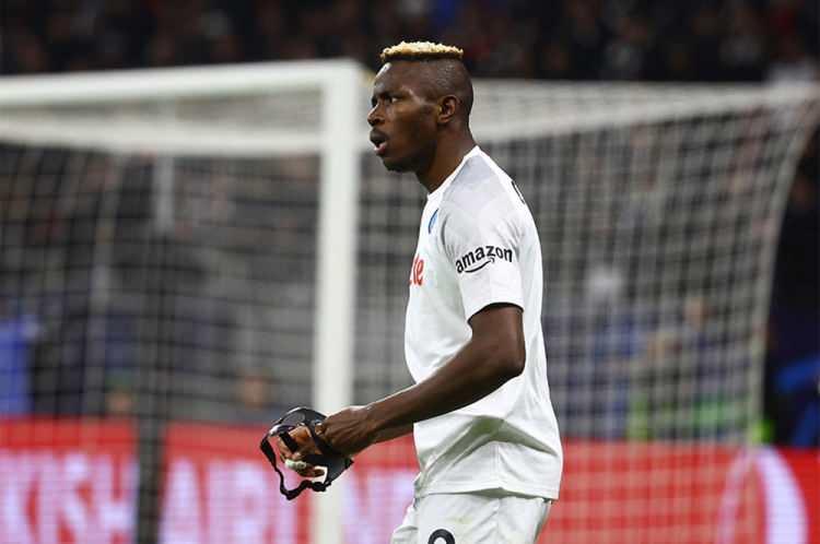 <p><strong>Corriere dello Sport:</strong> "Osimhen kiralık olarak Galatasaray'da.&nbsp; Oyuncu anlaşmaya onay verdi, artık imza atması i&ccedil;in İstanbul'a gelmesi bekleniyor"</p>
