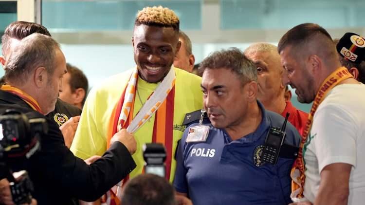 <p><strong>90min:</strong> "Galatasaray, Victor Osimhen'i kiralamak i&ccedil;in şok edici anlaşmayı tamamladı"</p>

