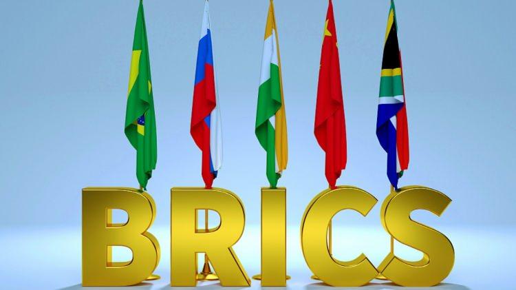 <p><span style="color:#B22222"><strong>DÜNYA ALTIN KONSEYİ VERİLERİ</strong></span></p>
<p>Dünya Altın Konseyi (WGC) verilerine göre Rusya 2 bin 332 tonla BRICS’te en çok altın rezervine sahip ülke konumunda…</p>