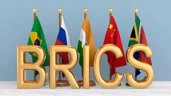 <p>Güney Afrika 125 ton ve Birleşik Arap Emirlikleri 75 ton altın rezervine sahipken, resmî olarak bildirimde bulunmayan İran’ın 325 ton, Etiyopya’nın ise 100 ton altın rezervine sahip olduğu tahmin ediliyor.</p>
