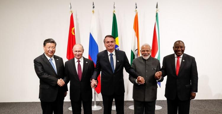 <p><span style="color:#B22222"><strong>TOPLAM TİCARET HACMİ 159 MİLYAR DOLAR</strong></span></p>

<p>Peki Türkiye, BRICS'e üye olursa ne olacak? İşin ekonomik tarafına bakılacak olursa, Türkiye'nin 2023 yılı sonunda BRICS'in mevcut üyelerinde toplam ithalatı 124 milyar dolar.</p>
