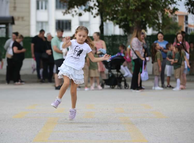 <p>Eğitici eğitimi alan bu öğretmenler de görev yaptıkları illerde alanlarında yapılan müfredat değişikliklerine yönelik öğretmenlere eğitim vermeye başlayacak.</p>

<p> </p>
