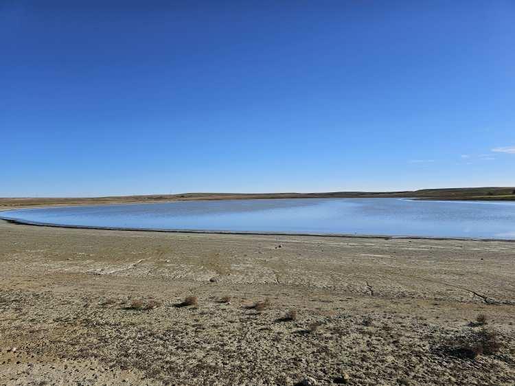 <p>Kulu ilçesinin 5 kilometre doğusunda, Tuz Gölü'nün yakınında, halk arasında <strong>"Kulu Gölü"</strong> olarak da bilinen 860 kilometrekare alana sahip Düden Gölü'nün bitişiğindeki Küçük Göl, kapalı ve sığ olma özelliği taşıyor.</p>