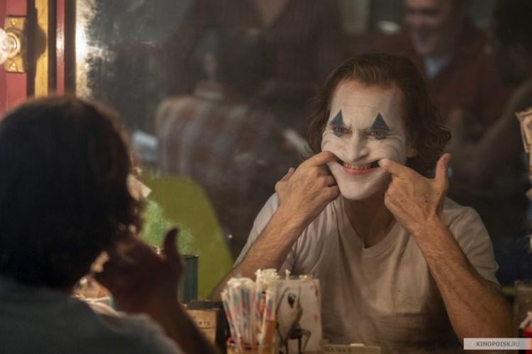 <p><strong>2019 yılında vizyona giren ve yayınlanmasıyla büyük ses getiren 'Joker' filmi, başrol oyuncusu Joaquin Phoenix'in performansıyla adeta çığır açmıştı. Filmdeki  Arthur Fleck karakteriyle En İyi Erkek Oyuncu dalında da Oscar ödülü kazanan ünlü oyuncu, yalnızca bu film için verdiği kiloları ilk kez anlattı.</strong></p>
