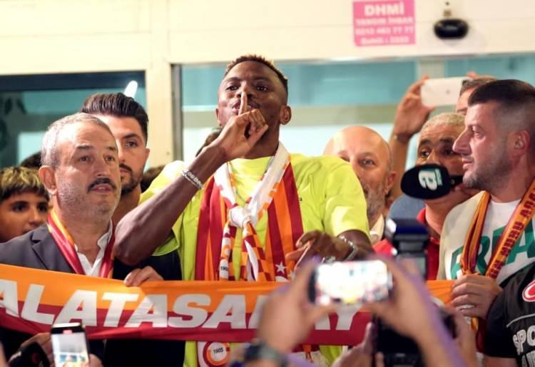 <p>VICTOR OSIMHEN</p>

<p>Eski takımı: Napoli<br />
Yeni takımı: Galatasaray<br />
Mevki: Forvet<br />
Bonservis: Kiralık</p>
