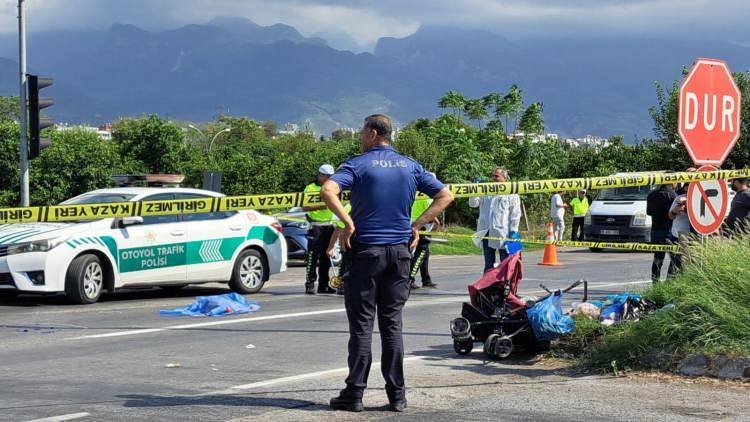 <p>Hatay'da meydana gelen ölümlü trafik kazasında kahreden bir olay yaşandı. </p>
