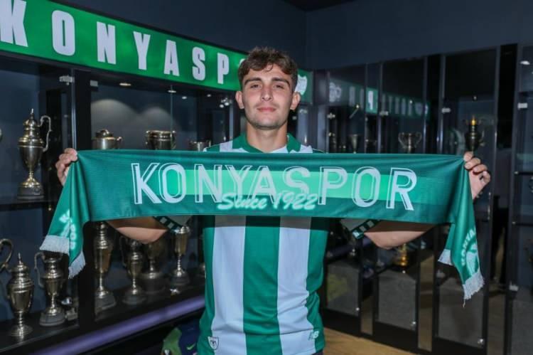 <p>RIDVAN DÖNMEZ</p>

<p>Eski Takımı: Somaspor<br />
Yeni Takımı: Konyaspor<br />
Mevki: Sol bek<br />
Bonservis -</p>
