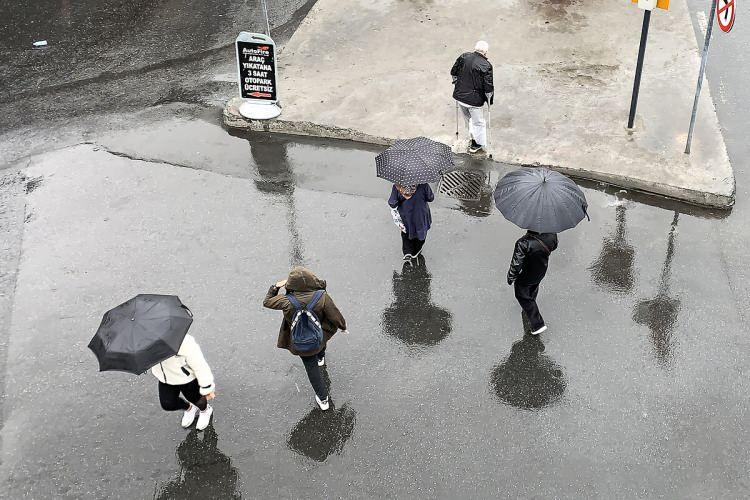 <p>Karadeniz Bölgesinde yerel yağışlar etkili oluyor. Sıcaklık ise Bolu’da 29, Samsun’da 32, Trabzon’da 30 derece ölçülüyor.</p>
