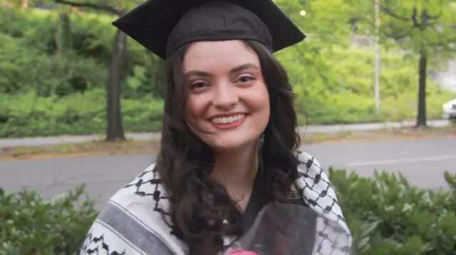 <p>Rabia Birden'in annesi Devran Birden de gözyaşları içinde torunu Ayşenur'u en son 2,5 yıl önce gördüğünü ve torununun kendisine <strong>"önümüzdeki ay yanınıza geleceğim" </strong>dediğini aktardı.</p>
<p> </p>