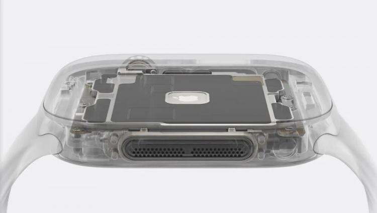 <p><strong>OLED EKRAN</strong></p>
<p>Apple Watch Series 10, daha iyi açılar ve daha parlak bir görüntü için yeni bir "geniş açılı OLED ekrana" sahip.</p>
<p>Yeni ekranın açılı bakıldığında diğer akıllı saatlere kıyasla yüzde 40 daha parlak olduğu kaydedildi.</p>
<p>Apple Watch Series 10 için yeni bir Rose Gold ve gümüş alüminyum renkeri de bulunuyor.</p>
<p><strong>SUYA DAYANIKLI</strong></p>
<p>Yeni Apple Watch modelleri aynı zamanda suya daha dayanıklı ve artık 20 metre derinliğe kadar yüksek hızlı su sporları için sertifikalı</p>
<p><strong>S10 ÇİPİ</strong></p>
<p>Series 10, cihazdaki çarpışma algılama gibi yapay zeka görevlerini yerine getiren 4 çekirdekli Neural Engine'e sahip yeni bir S10 çipi içeriyor.</p>
<p>Ayrıca gürültülü ortamlarda telefon görüşmelerini iyileştirmek için yeni bir sinir ağı da var.</p>
