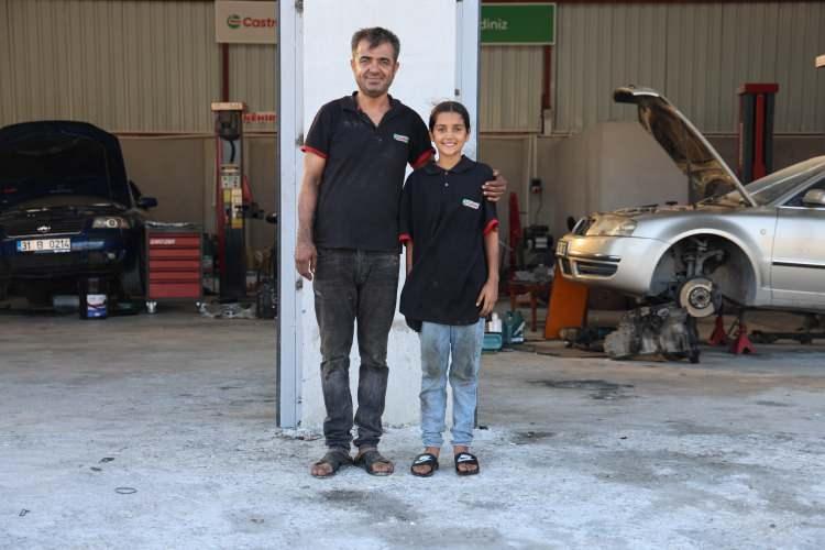 <p>Sabahtan öğlene kadar okula giden Habiboğlu, okul sonrasındaki çoğu zamanını babasının yanında çalışarak geçiriyor. Büyünce mekanik mühendisi olmak isteyen Nehir Habiboğlu, müşteriler tarafından da 'Nehir usta' olarak biliniyor.</p>