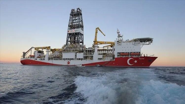 <p>Bu arsız iç direnişçileri en yoğun biçimde enerji alanında görüyoruz. Son yılların en önemli keşfi Karadeniz doğalgazını bile dillerine doladılar, demediklerini bırakmadılar.</p>
<p> </p>
