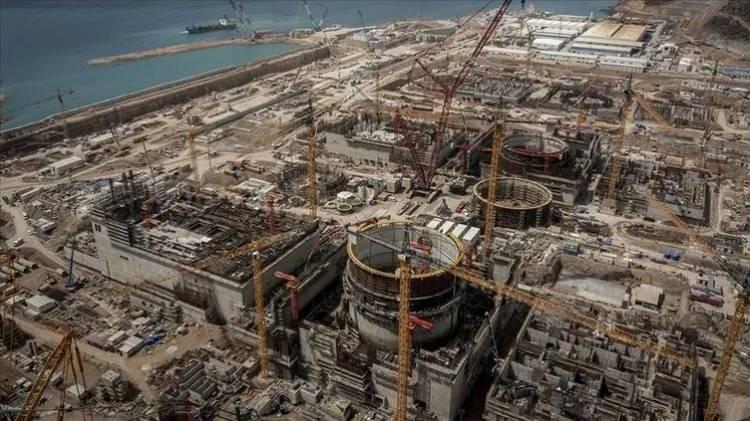 <p><span style="color:#B22222"><strong>AKKUYU SANTRALİ KİMİN?</strong></span></p>

<p>"Biz Akkuyu'da bir nükleer santral yapıyoruz. Ruslar yapıyor o nükleeri. Buradaki şirketin çalıştığı hukuki rejim, Türk hukuki sistemine tabi. Türkiye'nin enerji şirketleri arasında birçok Alman şirket var.</p>

<p> </p>
