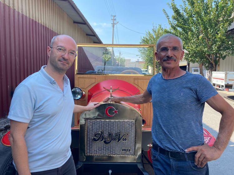 <p>Daha öncelerinde de araç konusunda çalışmaları olan ve şuan ki yapmış olduğu elektrikli aracı Türkiye'nin truzlik alanlarında kullanılmasını düşündüğünü belirten Yalçın Taşbaş, <strong>“Araba bizim 2009 yılından beri uğraştığımız bir sektör. Ben daha öncesinde de alışveriş merkezi için elektrikli trenler yapmıştım. Daha sonra Denizli Büyükşehir Belediyesi'ne Laodikya Antik Kenti‘ne iki tane elektrik otobüs çalışmamız oldu. Daha sonra bir Cadıllac çalışmamız oldu. Yine bunun bir önceki versiyonu krem renkli bir aracımız vardı. O da şuanda Kuşadası'na bir otele gönderdik. Atatürk köşesi yaptılar. Bu araçlar sürebildiğimiz turistik gezi araçları olarak tasarladık. Araç projemizin yanı sıra kendimizin imal ettiği faytonlarımız var. Bunlarla dan rengarenk yaparak turizme kazandırmayı düşünüyoruz.”</strong> dedi.</p>
