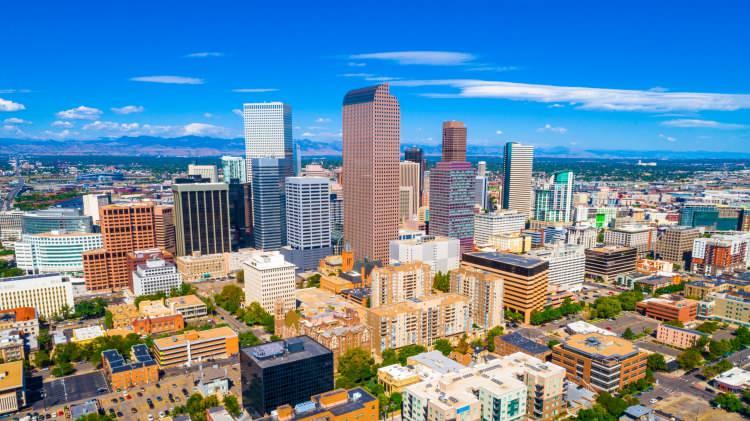 <p>Denver, Colorado'da Pazar günleri siyah bir araba kullanmak yasaktır.</p>
