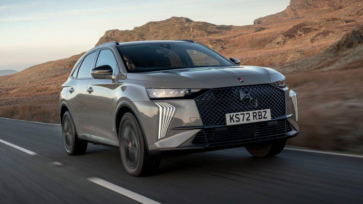 <p><span style="color:#B22222"><strong>DS 7 E-TENSE</strong></span></p>
