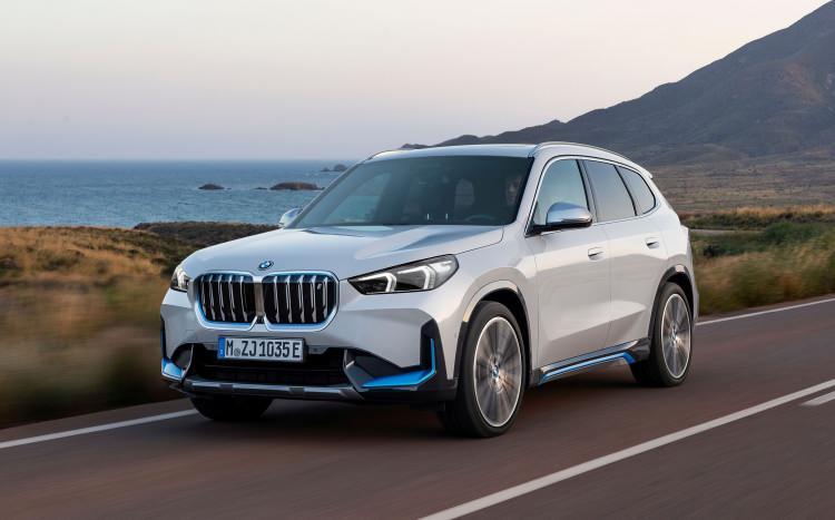 <p><strong>ORTALAMA YAKIT TÜKETİMİ 1,1 LİTRE </strong></p>
<p> </p>
<p>326 beygir gücündeki araç 89 km'ye kadar tam elektrikli kullanılabiliyor. </p>
<p> </p>
<p> </p>
<p> </p>
<p> </p>
