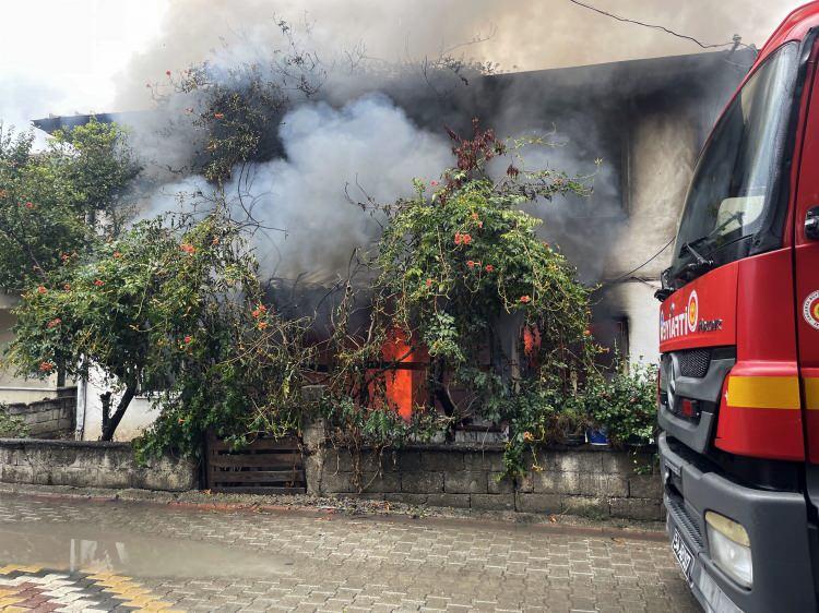 <p>Akıllara durgunluk veren olay, dün Arifiye ilçesi Fatih Mahallesi'nde saat 17.00 sıralarında meydana geldi. </p>
