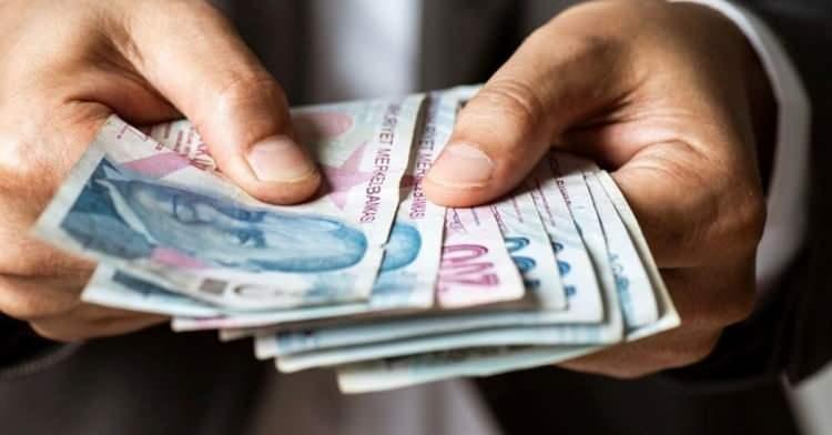 <p>Yürürlükteki tebliğde iş yeri kiralama işlemlerinde kiracıya ve kiralayana ceza kesilebilirken, konut kiralamalarında kiracıya ceza uygulanmıyordu. TBMM'de temmuz ayında kabul edilen Vergi Kanunları İle Bazı Kanunlarda ve 375 Sayılı Kanun Hükmünde Kararnamede Değişiklik Yapılmasına Dair Kanun ile kiracıya da ceza kesilmesi mevzuata taşınmıştı.</p>

<p> </p>
