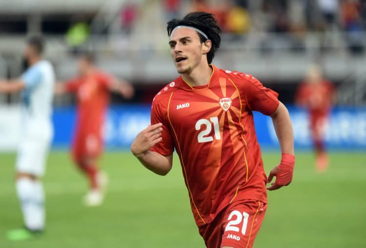 <p>Bu sezon Alman temsilcisinde henüz süre bulamayan 24 yaşındaki futbolcunun takımdan ayrılması yüksek ihtimal olarak değerlendiriliyor.</p>
