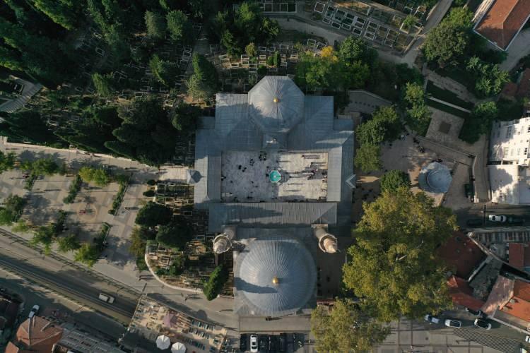 <p>T&ouml;renin ardından Emir Sultan Hamamı'nda 2 bin kişilik etli pilav vatandaşlara ikram edildi.</p>
