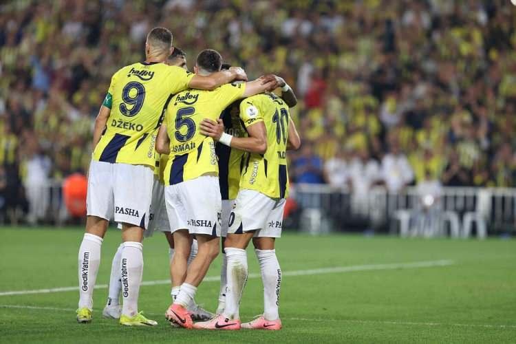 <p>UEFA tarafından yapılan kura çekimi sonrası Fenerbahçe'nin UEFA Avrupa Ligi lig etabındaki rakipleri belli oldu.</p>
