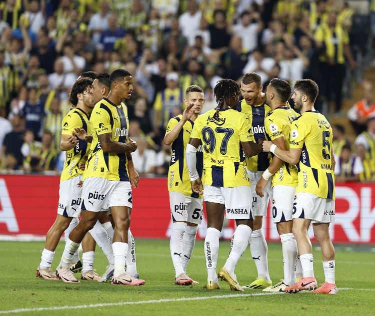 <p>Fenerbahçe'nin rakipleri arasında; Manchester United (İngiltere), Slavia Prag (Çekya), Olimpik Lyon (Fransa), AZ Alkmaar (Hollanda), </p>
