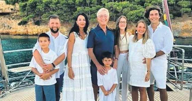 <p>Hamdi Akın ve ailesi</p>
<p> </p>
<p>Net varlığı: 1,4 milyar dolar</p>
<p><br />
Listedeki sırası: 2 bin 152</p>