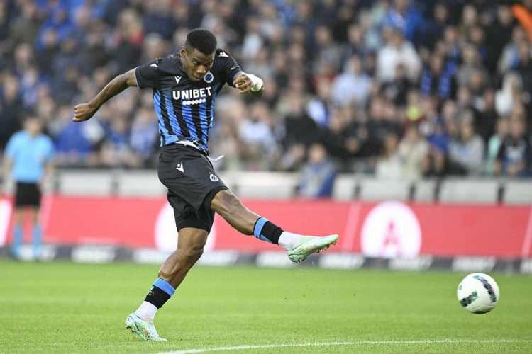 <p><strong>TEK ENGEL CLUB BRUGGE</strong><br />
<br />
Sarı kırmızılılar oyuncu ile 5 yıllık sözleşme için anlaştı. Ancak Belçika ekibi transfere izin vermedi. </p>