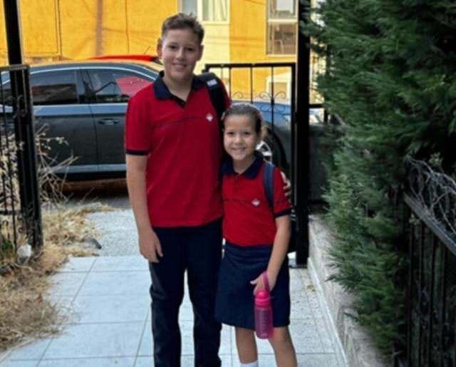 <p>Ayda'nın psikolog desteği almaya devam ettiğini hatırlatan baba Gezgin<strong>, <span style="color:#A52A2A">"Her şey yolunda. Annesini özlüyor. Fotoğraflar ve videolarla annesini anıyoruz. Kızıma annesinin vefat ettiğini ilk başlarda söyledik. Zaman zaman beraber eşimin mezarına gidiyoruz. Kızım annesini unutmuyor."</span></strong> dedi.</p>