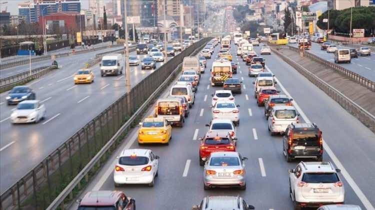 <p><strong>ULUSAL TAŞIT TANIMA SİSTEMİ NEDİR?</strong></p>
<p> </p>
<p>Akaryakıt istasyonlarında gerçekleştirilen akaryakıt satış işlemlerinde, akaryakıt pompalarına bağlı olan ödeme kaydedici cihazlara taşıt plaka bilgilerinin otomatik olarak aktarılmasını sağlayan bir sistemdir.</p>