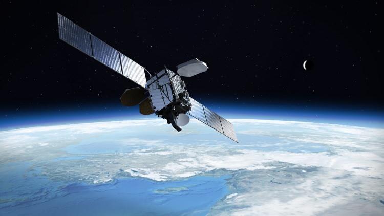 <p>Türksat 5A, mevcut haberleşme uydularını destekleyecek şekilde hizmet sunuyor. Söz konusu uydu Türkiye, Avrupa, Orta Doğu, Kuzey Afrika, Orta Batı Afrika, Güney Afrika, Akdeniz, Ege Denizi ve Karadeniz’i kapsayan geniş bir coğrafyada televizyon yayıncılığı ve veri haberleşme hizmetleri sunuyor. Bu uydu, çok daha kaliteli televizyon yayıncılığı ve haberleşme hizmeti sağlıyor. Türksat 5B uydusuyla haberleşme ve internette yüksek kapasite artışı sağlandı.</p>