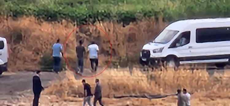 <p>Amcası Salim Güran’ın 200 bin lira para teklifi üzerine Narin’in cesedini alıp gizlediğini itiraf eden Nevzat B., jandarma eşliğinde dere kenarına götürüldü. Burada Nevzat B.’nin ifadesine başvuruldu.</p>

