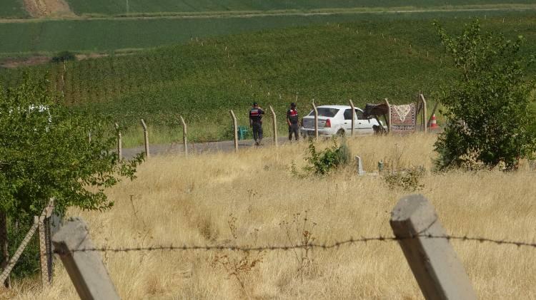 <p>Diyarbakır'da 19 gün sonra cenazesi bulunan 8 yaşındaki Narin Güran'ın cinayetinde gözaltına alınan şüpheliler adliyeye sevk edildi.</p>